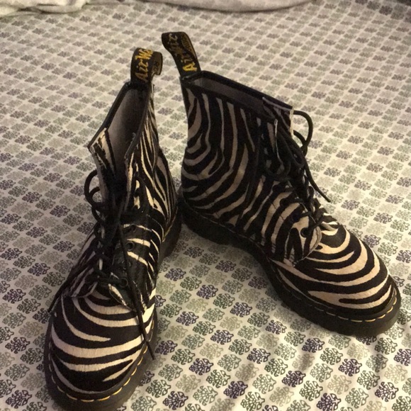 Fur zebra dr martens boots new - Picture 3 of 3